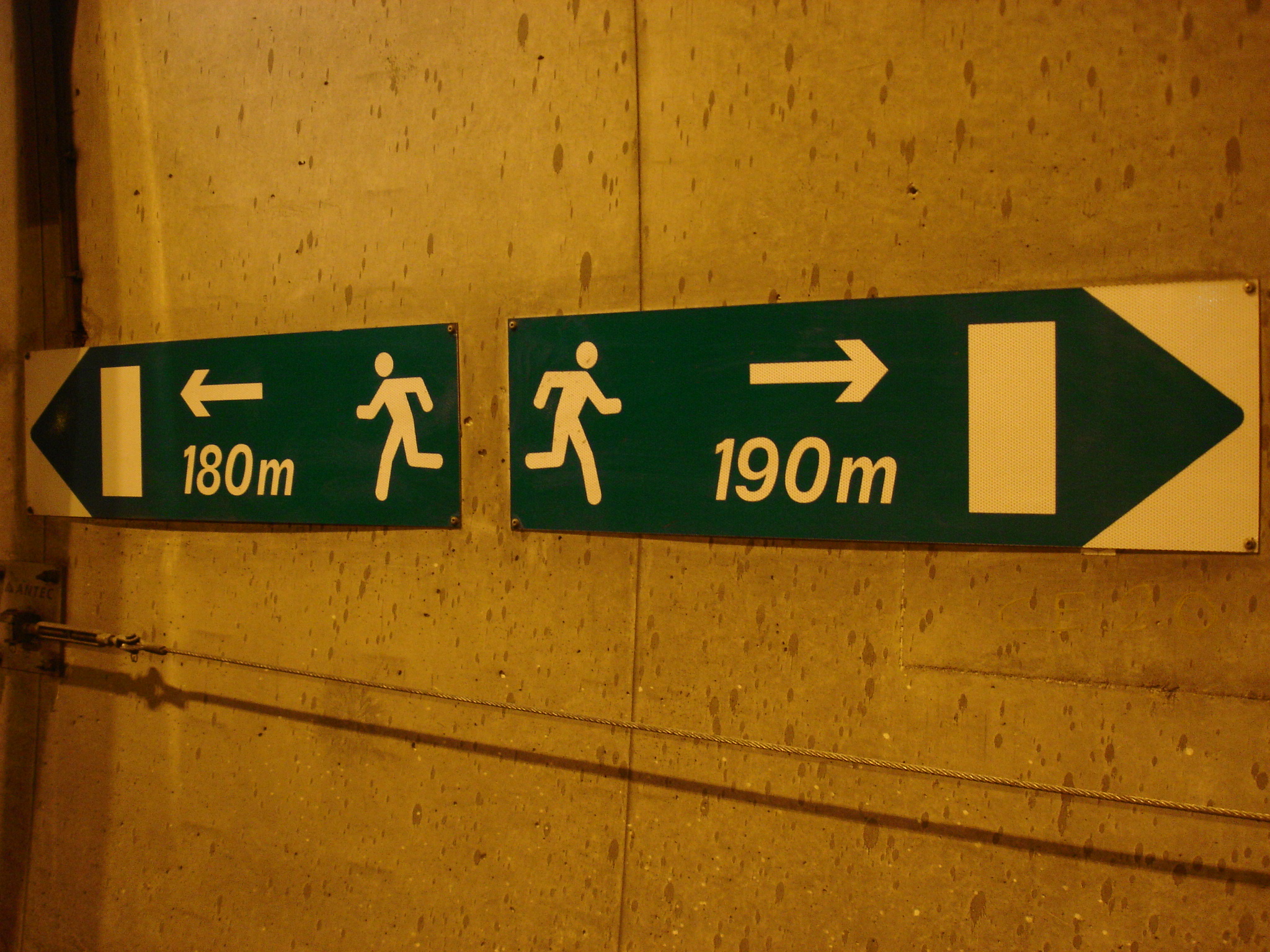 Fig. 2. Example of signs indicating the distance to the nearest emergency exit (Condamine Tunnel, France)